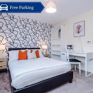 Chic 2 Bed House With Garden & Free Parking