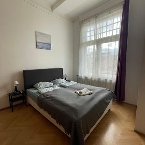 White Pearl Rooms Near Gozsdu