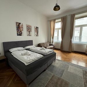 Appartement à 2 Chambres à Coucher