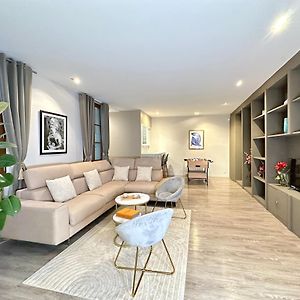 Appartement à 2 Chambres à Coucher
