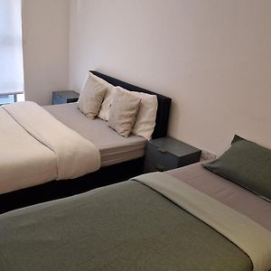 Modern-New Build Apartment In Birmingham