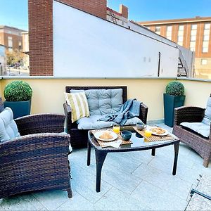 La Terrazza - By Happyhostorino