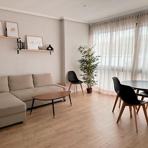 Appartement à 3 Chambres à Coucher