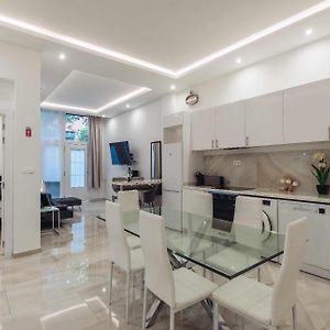 Appartement à 3 Chambres à Coucher