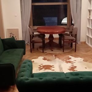 Art Deco - Two Bedroom Apartment