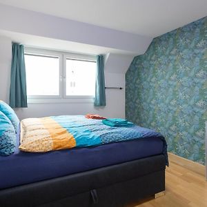 Private Room With Ac- Microwave, Personal Fridge & Metro Access - 7 Min To Center