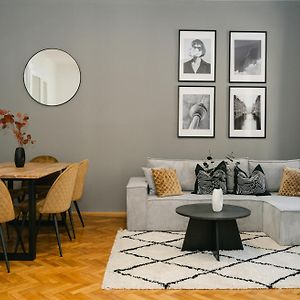 Appartement à 3 Chambres à Coucher