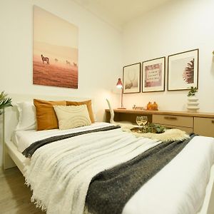 Ideal Home - Spacious & Modern Accommodation Near Unirii Square