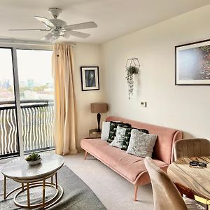 Central London Skyline View Highest Floor Service Apartment