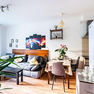 Zoe Apartman