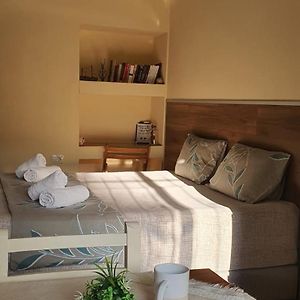 Alle'S M Shyri Studio Apartment