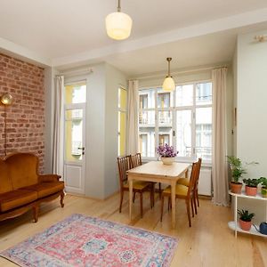 Lemon Apartments