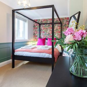 A Gem Nestled In The Heart Of Oxford With Parking!