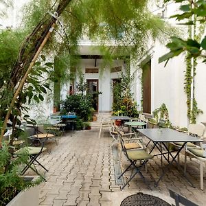 Home Away From Home - Modern & Cozy Apartments Near Vibrant Unirii Area