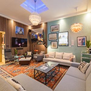 Venus Apartments - The Actor'S Den