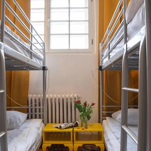 New World St Hostel And Private Room