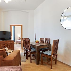 Appartement à 3 Chambres à Coucher