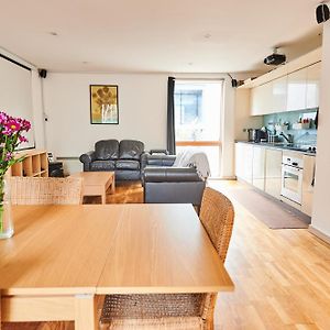 Appartement à 2 Chambres à Coucher