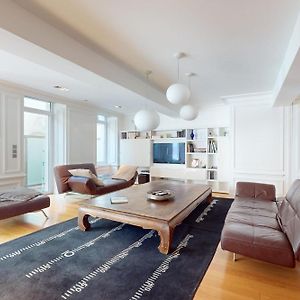 Le N 10 - Grand appartement de 200 m2 avec patio de 35 m2 en Vieille Ville