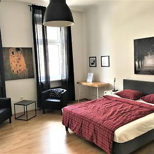 Studio & Apartments Near Reumannplatz