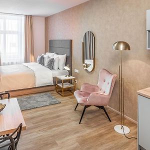 Theatre 9 Apartments By Adrez
