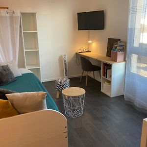 Studio Lit King-Size