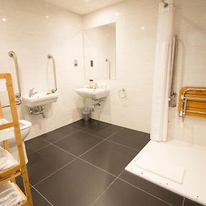 Chambre Accessible aux Personnes à Mobilité Réduite Lit King-Size