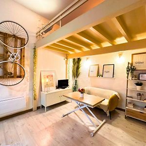 Studio Lit King-Size