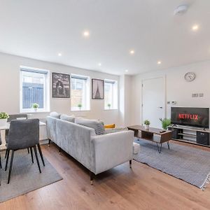 Modern London Home - 2 Bedrooms 2 Bath - Battersea, Vauxhall & Nine Elms Station