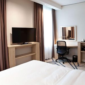 Chambre Accessible aux Personnes à Mobilité Réduite Lit Queen-Size