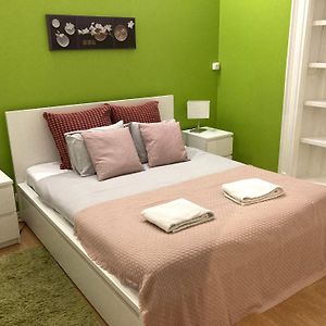 Lisbon T2 Apartment In Typical Villa In Sapadores Lisbon