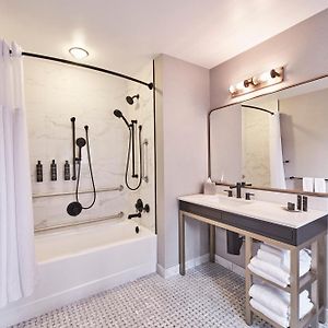 Chambre Accessible aux Personnes à Mobilité Réduite de Luxe Lit Queen-Size