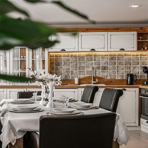 Luxurious And Royal Apartment In The Old Town