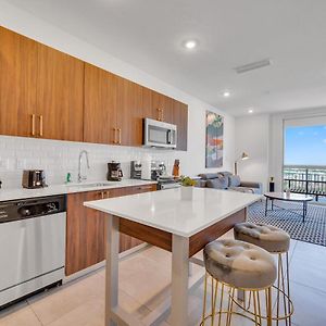 Modern 2 Bed Mins From Brickell With Free Parking