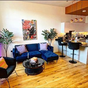 Dusk House - B'Ham Jq Townhouse