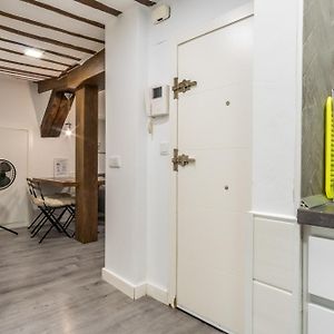 2 Bedrooms 1 Bathroom Furnished - Malasana - Modern In Downtown Area - Mintystay