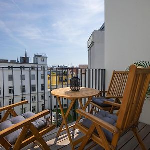 Bright Stylish Apartment With A Balcony In A Top Location