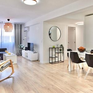 Appartement à 3 Chambres à Coucher