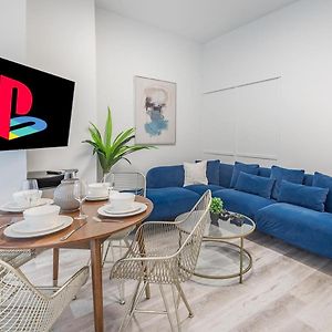 Luxurious 3Bd Apt In Heart Of Downtown Free Parking On-Site 5 Min Walk To Bell Center