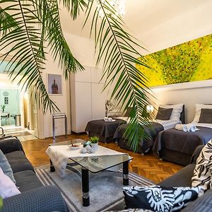 Appartement à 2 Chambres à Coucher