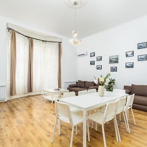 Real Apartments Lovag