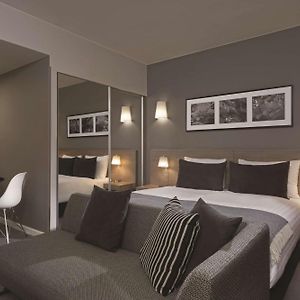 Studio Lit King-Size