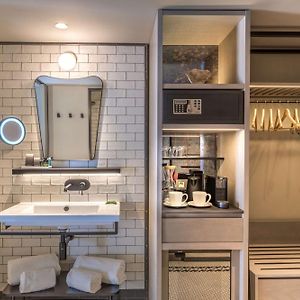 Chambre Accessible aux Personnes à Mobilité Réduite Lit Queen-Size