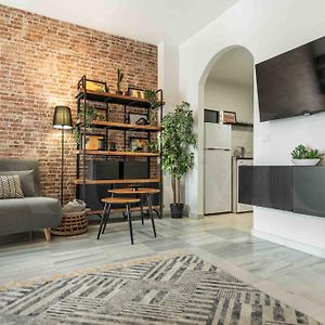 Modern Studio With Private Rooftop Terrace By Rems