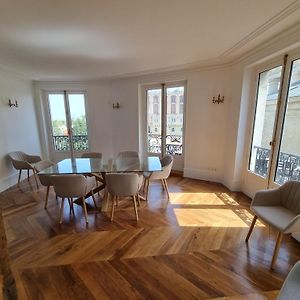 Face Chateau St Germain En Laye, Appartement 4 A 6 Personnes, 23 Min De Paris Champs-Elysees