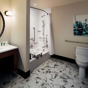 Chambre Accessible aux Personnes à Mobilité Réduite Lit King-Size