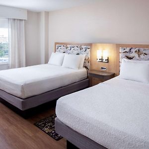 Chambre Accessible aux Personnes à Mobilité Réduite Lit Queen-Size