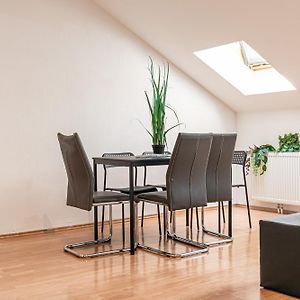 Cozy 1Br Apt Comfortable Design/@ Schoenbrunn