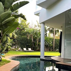 Villa De Luxe Avec Piscine Privee Au Coeur De Casablanca, Maroc