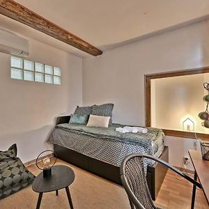 La Bulle - Parking Gratuit En Souterrain - 2 Mins Du Palais Des Papes - Clim Ac - Wifi